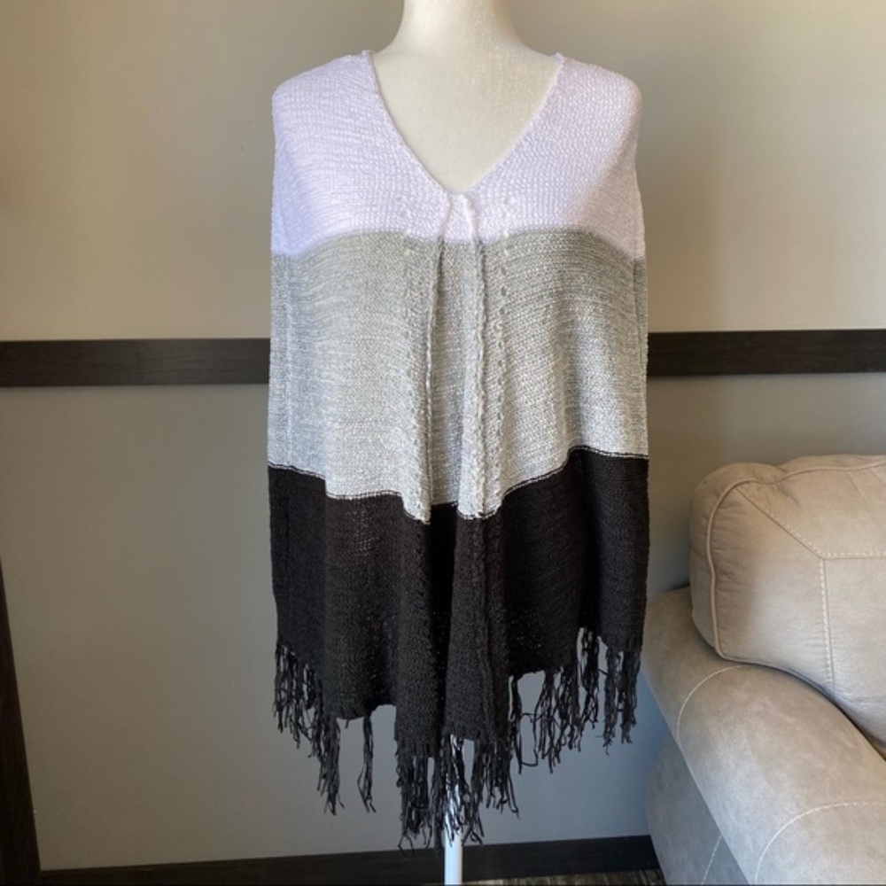 MAXSPORT knit fringed poncho size small/medium
